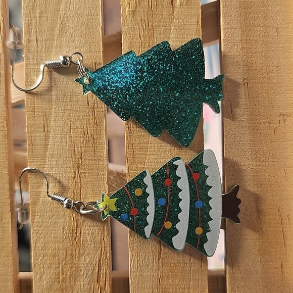 Festive Christmas Tree Earrings - Picture 3 of 3